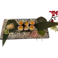 A25. Avocado Lachs Maki